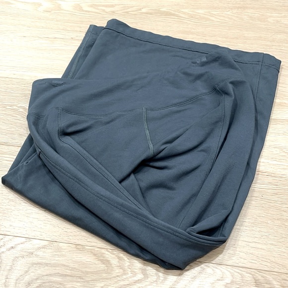 LULULEMON Size 10 Blissed Out Culottes Sea Steel - Size 10 - Picture 14 of 15